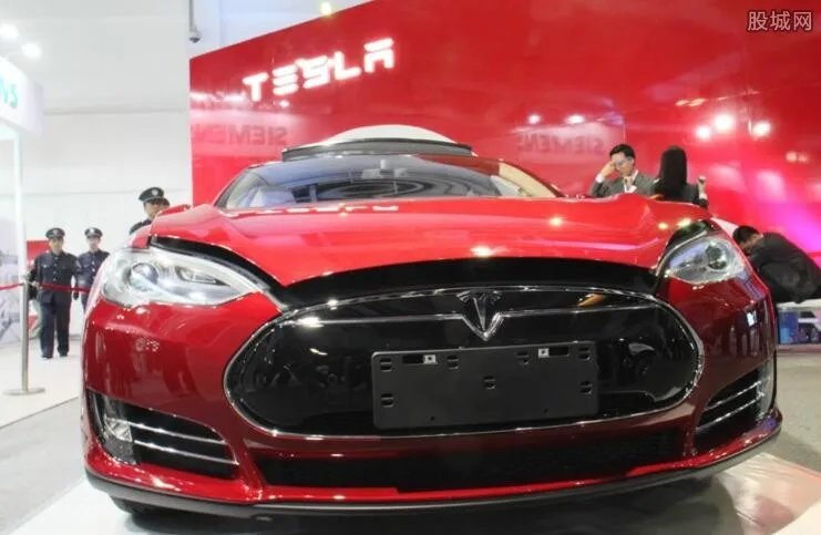 特斯拉再撞车起火 事故原因是什么为何科技车频出事故