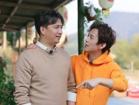 何炅一天给6个人送祝福 原来最懂的他的人竟然是他！