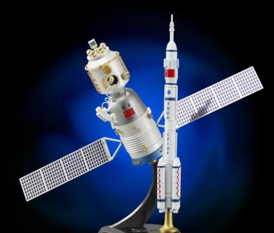 3名航天员在空间站不用值夜班， 那航天员想家了怎么办？