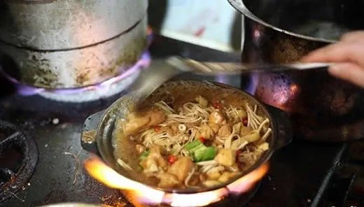 男子外卖吃出烟头什么情况：真相详情这事该怎么办