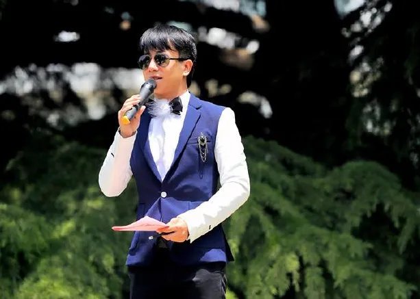 婚礼主持人怎么学 婚礼主持人学什么专业