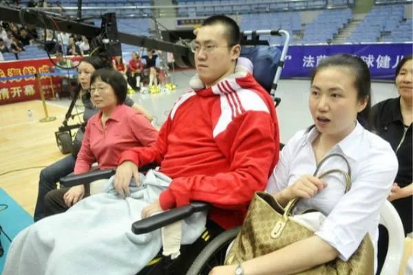 汤淼怎样受伤的