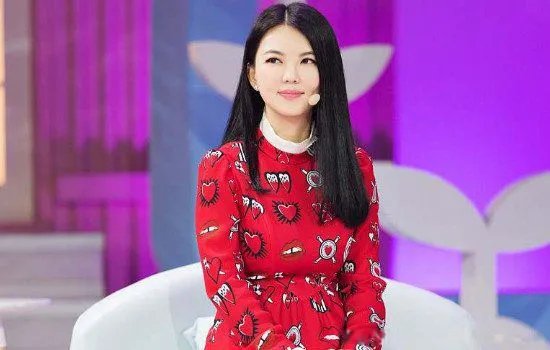 李湘年轻时的最美照片 有几段婚史什么时候离的婚