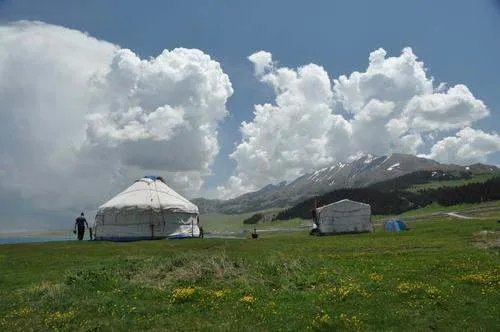 新疆全面恢复正常生产生活秩序，防疫工作还会持续进行吗