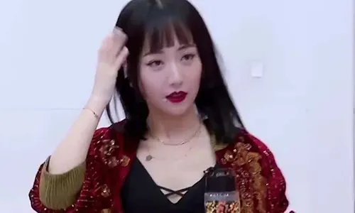 宁静看到白冰齐刘海的反应，这个发型真的不适合她吗？