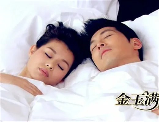 《金玉满堂》胡杏儿床戏性感妖艳 与黄少祺吻戏足足5分钟