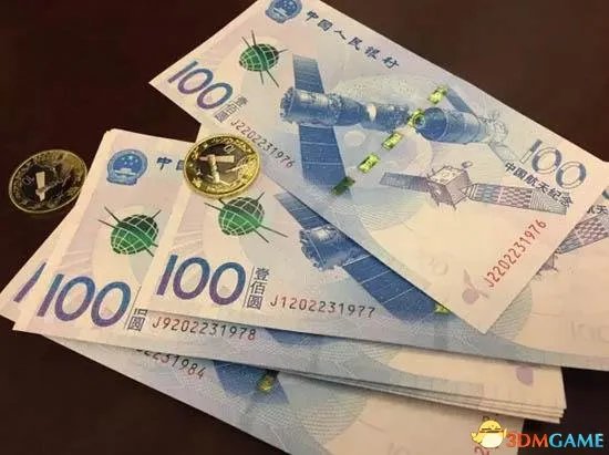 司机加油用航天纪念钞付款 工作人员却当假币报警