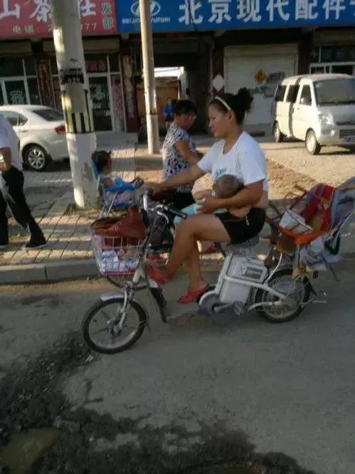 豪放喂奶照来袭，您还能hold住么？