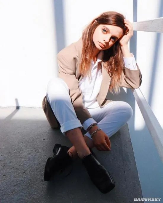 俄罗斯怪怪美少女Maria Oz 有一双大过二次元的眼睛