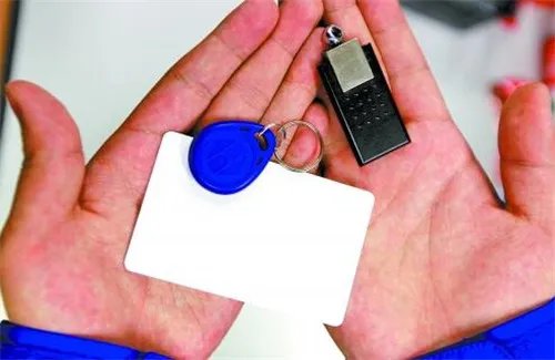 门禁卡是属于ic卡还是id卡