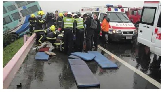 杭州发生翻车事故损失如何?