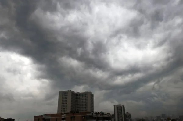 武夷山暴雨中猴子蹲桥上避险,此次武夷山的暴雨有多大?