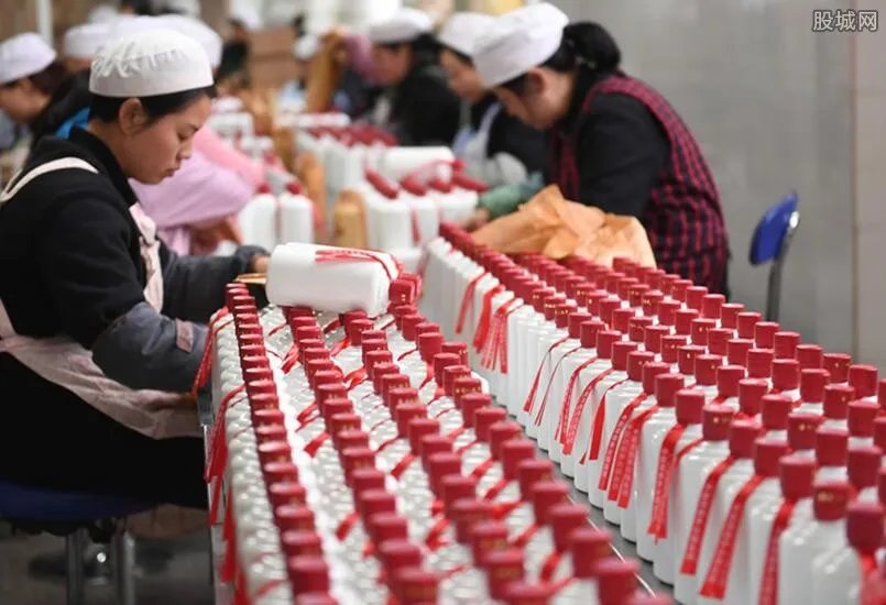 一箱1974年茅台拍出900万元 价格为何如此昂贵