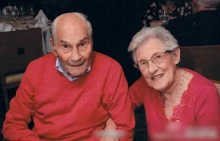 世界上结婚最久的夫妻男方去世，他们的感情怎么样？