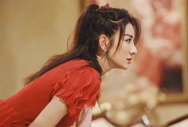 黄奕回应选唐一菲演艾莉，她俩的关系也因此受到影响吗？