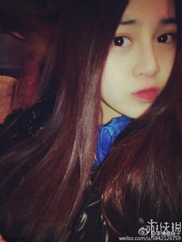 95后冰壶美女选手走红 蛾眉微皱表情私房照惹人怜爱