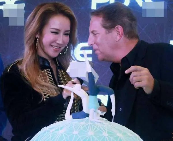 李玟发文疑似否认离婚,李玟的老公到底有多牛?