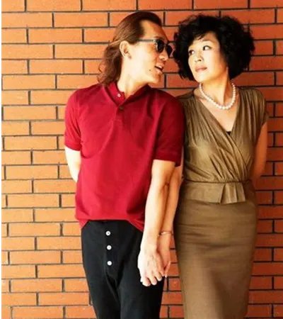 揭李咏老婆哈文简历资料 二人彼此欣赏堪称圈中模范伉俪