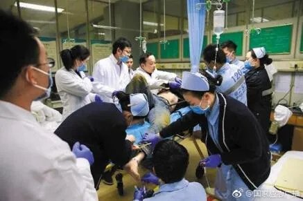 四根钢筋贯穿工人 医院急救后奇迹生还