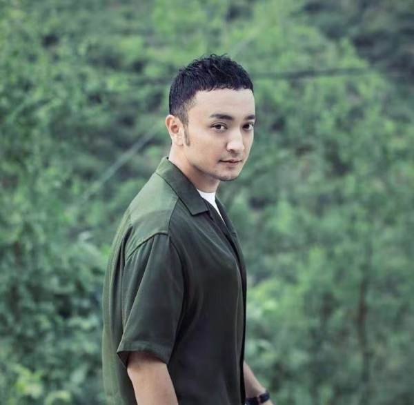 尼格买提为什么能主持春晚？