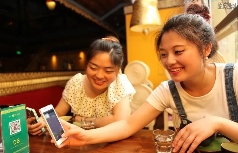 无人餐厅亮相青岛 24小时营业点餐和出餐只需26秒