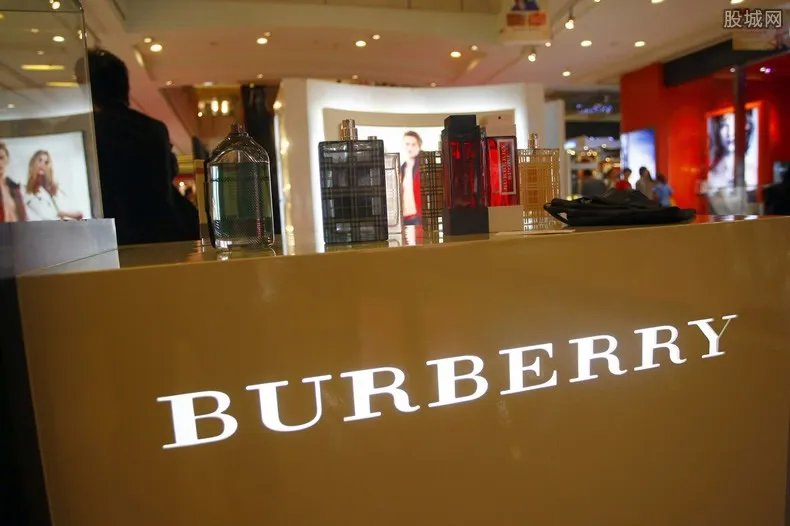 巴宝莉围巾多少钱？一条代表英国气质的围巾