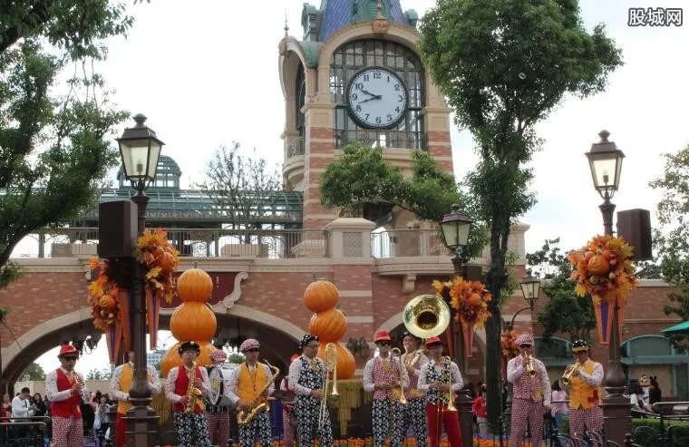 迪士尼天价插队费 媒体揭秘背后不为人知的内幕