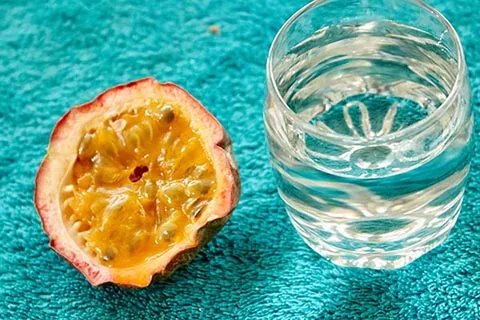 百香果泡水的功效