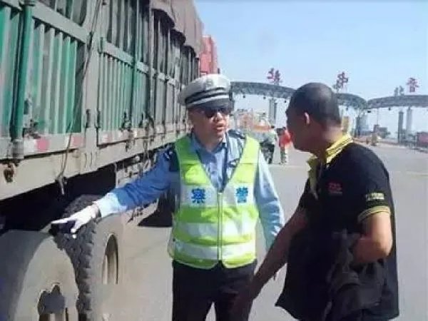 广东碰瓷团用黄鳝血充人血专人演交警是真的吗？