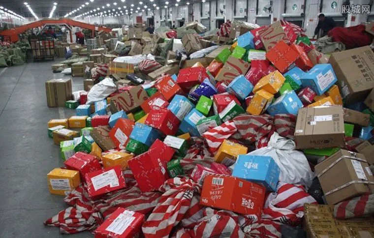 专家：快递包装尽量不带进家 有人收到快递后隔离一周