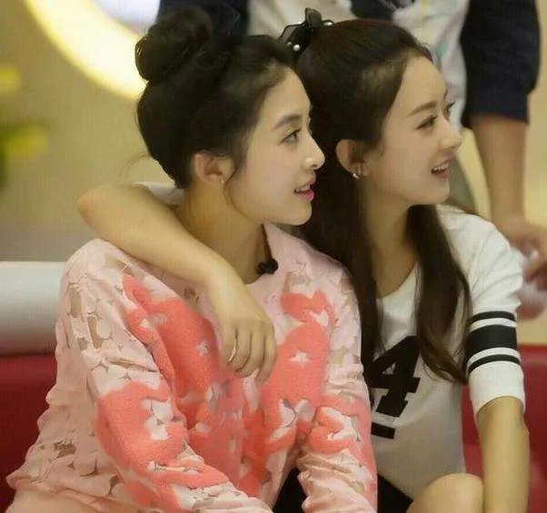 李念平安夜探班佟丽娅，娱乐圈有哪些真闺蜜？