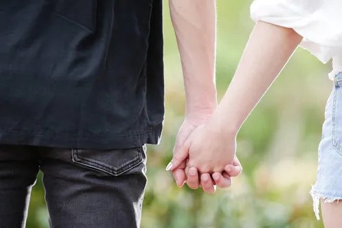 怎么安慰男朋友心情不好 这五种方法非常管用