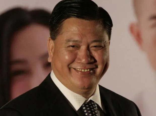 港星万梓良现身长沙送别袁隆平，却因笑容惹争议，网友是否太上纲上线了？