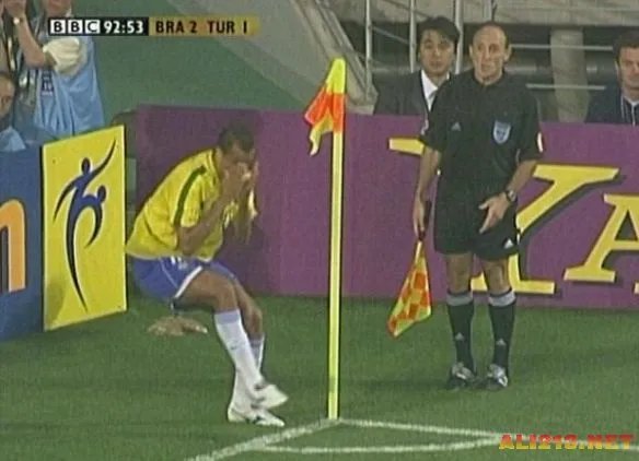 盘点足坛十大假摔王 C罗苏神布教授领衔无罗本