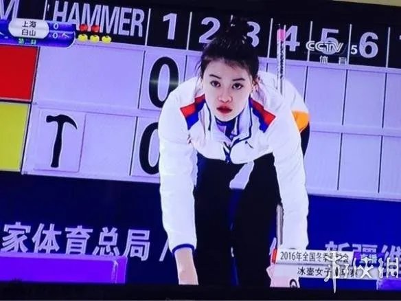 95后冰壶美女选手走红 蛾眉微皱表情私房照惹人怜爱