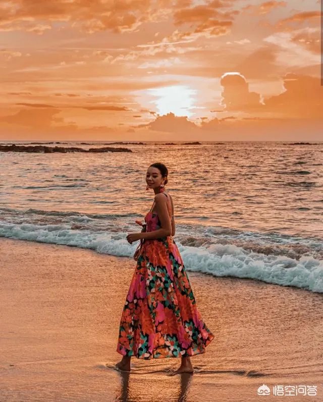 花色连衣裙现在还是否流行？现在的流行趋势是什么？