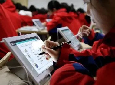 官方:严禁强制学生购买平板电脑,若有乱收费现象如何举报?