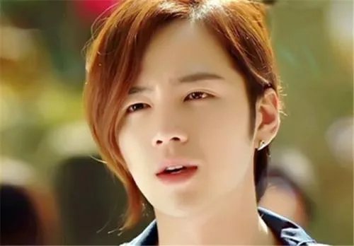 张根硕的母亲偷税漏税被判刑，他母亲是否拖张根硕后腿了？