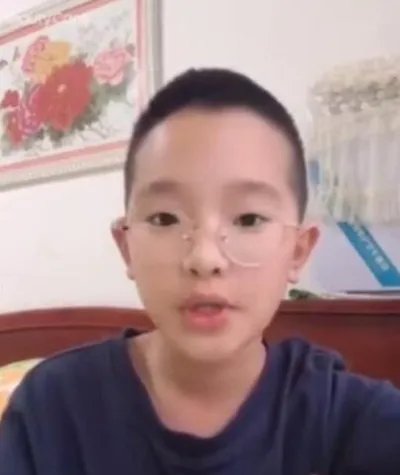 钟美美模仿志愿者 转型后的钟美美你还喜欢吗