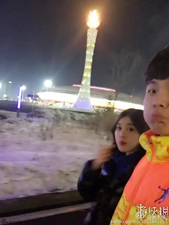 95后冰壶美女选手走红 蛾眉微皱表情私房照惹人怜爱