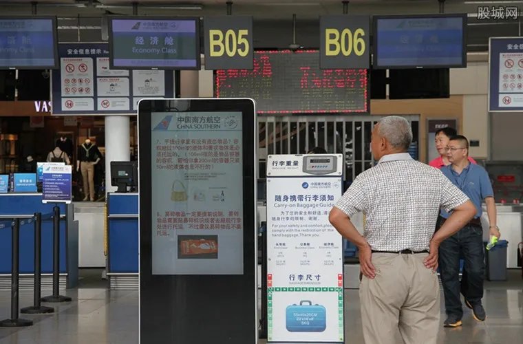 日本乘客耍酒疯袭空姐 乘坐飞机注意事项有哪些