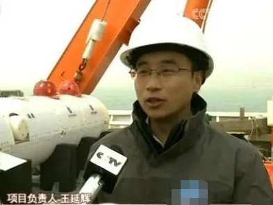 中国深海水下滑翔机首潜多少米？