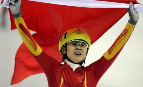 这几届冬奥会中国队获得金牌的情况如何？