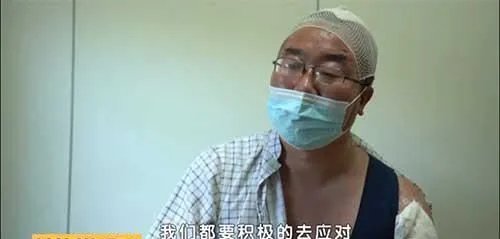 公交车乘务员浴血夺刀救乘客，现场究竟发生了什么？