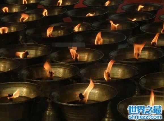 古代墓室长明灯的工作原理，其实是很简单的燃烧原理 