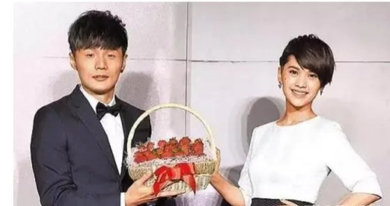 李荣浩和杨丞琳被曝领证，两个人经历了什么，才走到了现在？