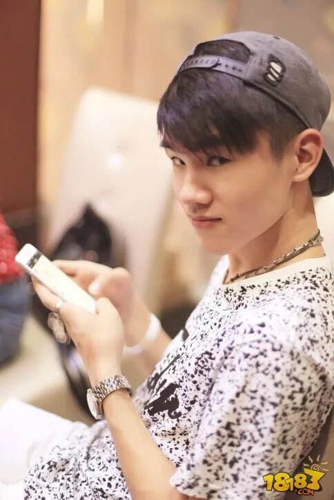 王者荣耀职业联赛官方解说大盘点 帅哥美女样样有