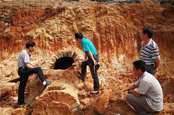 明代古墓女尸光鲜如活人，究竟是怎么回事？