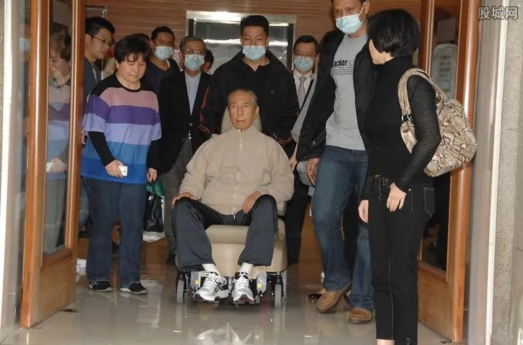 赌王病情疑恶化 何鸿燊还能坚持多久