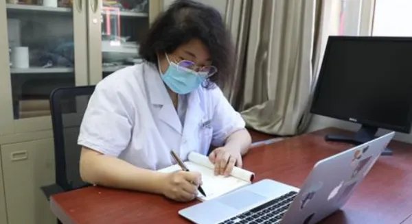 北京肛肠科女医生因兴趣3次参加全球数学竞赛,你如何看待她这种行为?